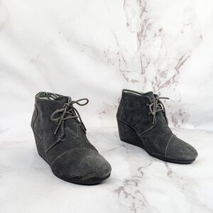 Toms Wedge Booties Size 9.5 Women Desert Suede Lace Up Gray Flannel Lined